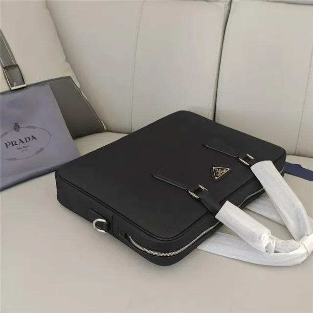 Prada Galleria 黑色纹理皮革托特包 5