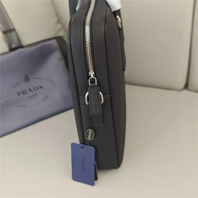 Prada Galleria 黑色纹理皮革托特包 7