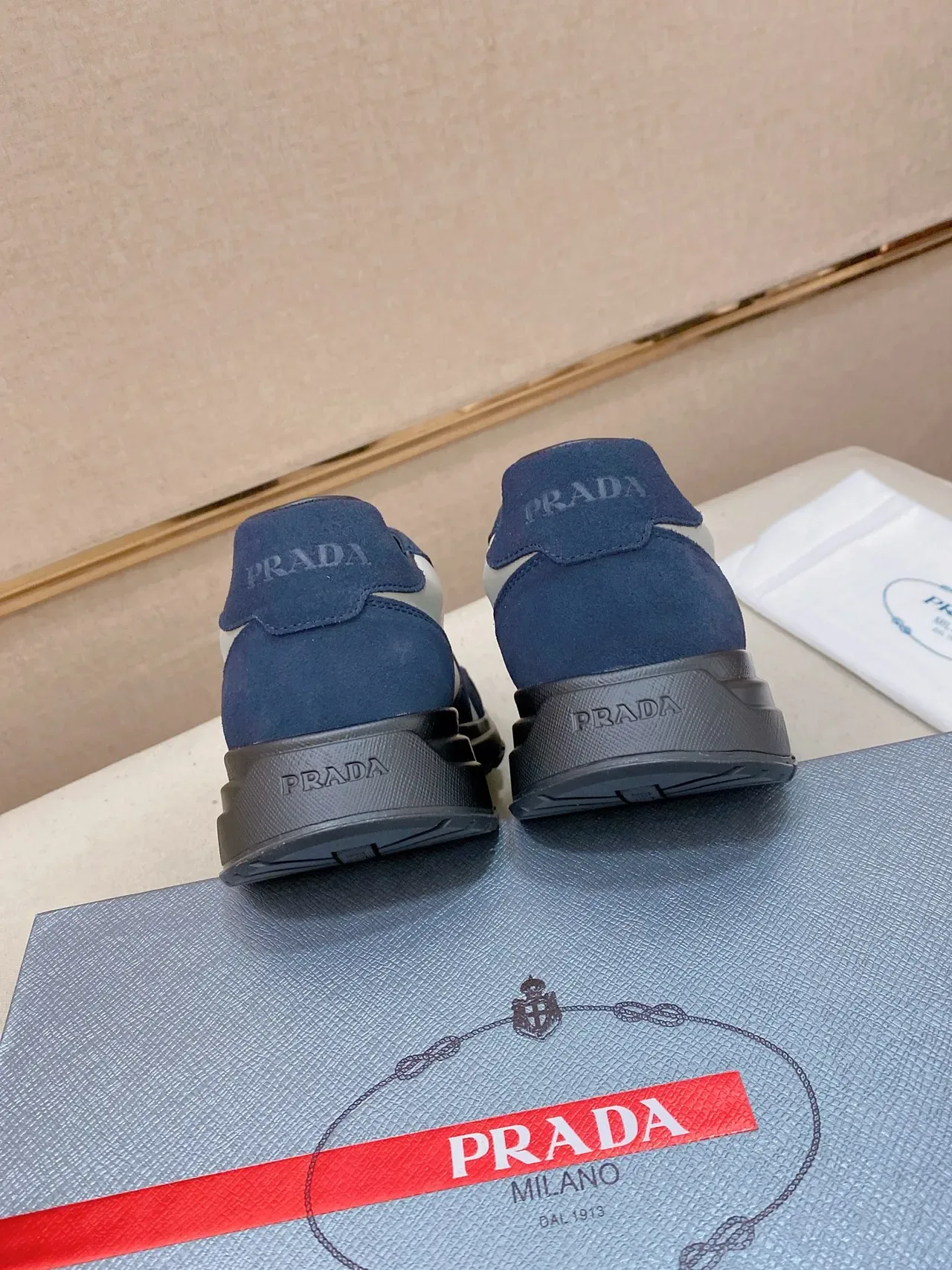 Prada Tênis Lifestyle Navy Gray Color-Blocked com Upper de Couro de Carneiro e Sintético 3