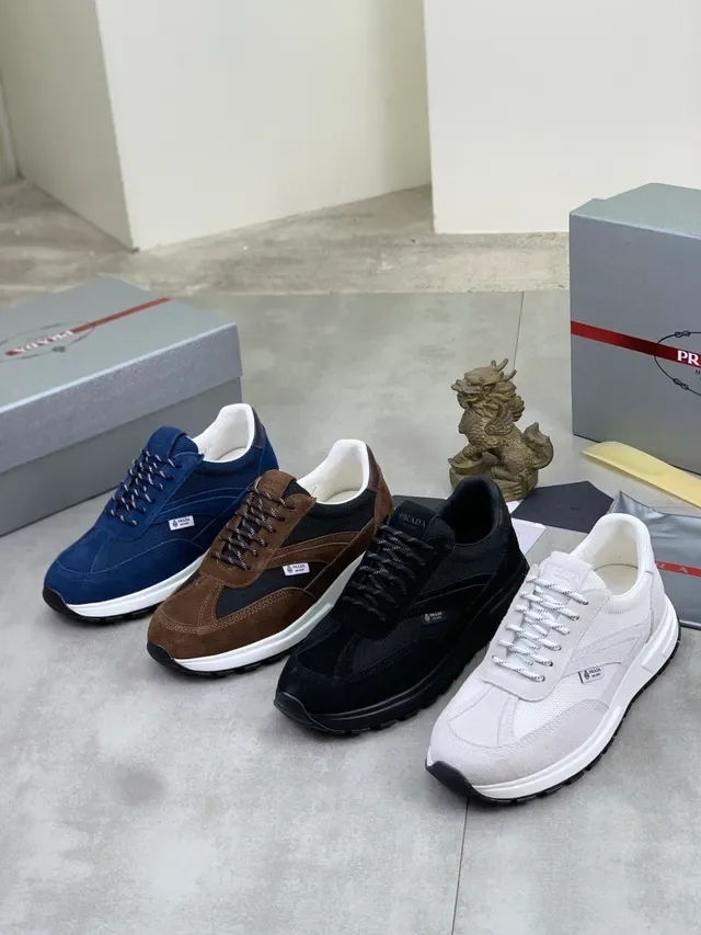 Prada أحذية رياضية نمط حياة أزرق بحري أبيض جلد أبو الصوف وشبكة الجزء العلوي مع مقارنة في الطبقة الوسطى من الكعب 2