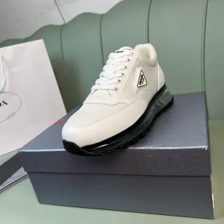 Prada Sneakers Blancs et Noirs Low-Top Haut en Tissu Style de Vie