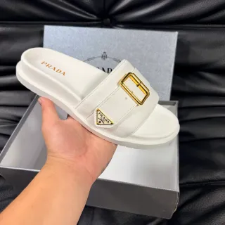 Prada सफेद स्वर्ण चमड़ा बकल स्लिपर्स