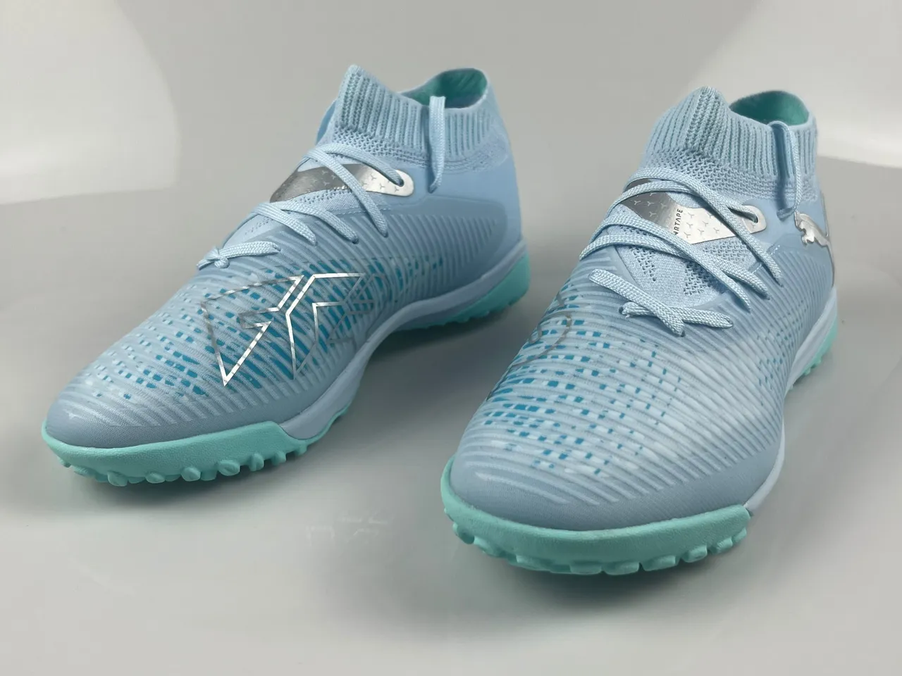 Puma Chaussures de football Turf avec upper en knit bleu vert, ajustement sock-fit, col bas 2