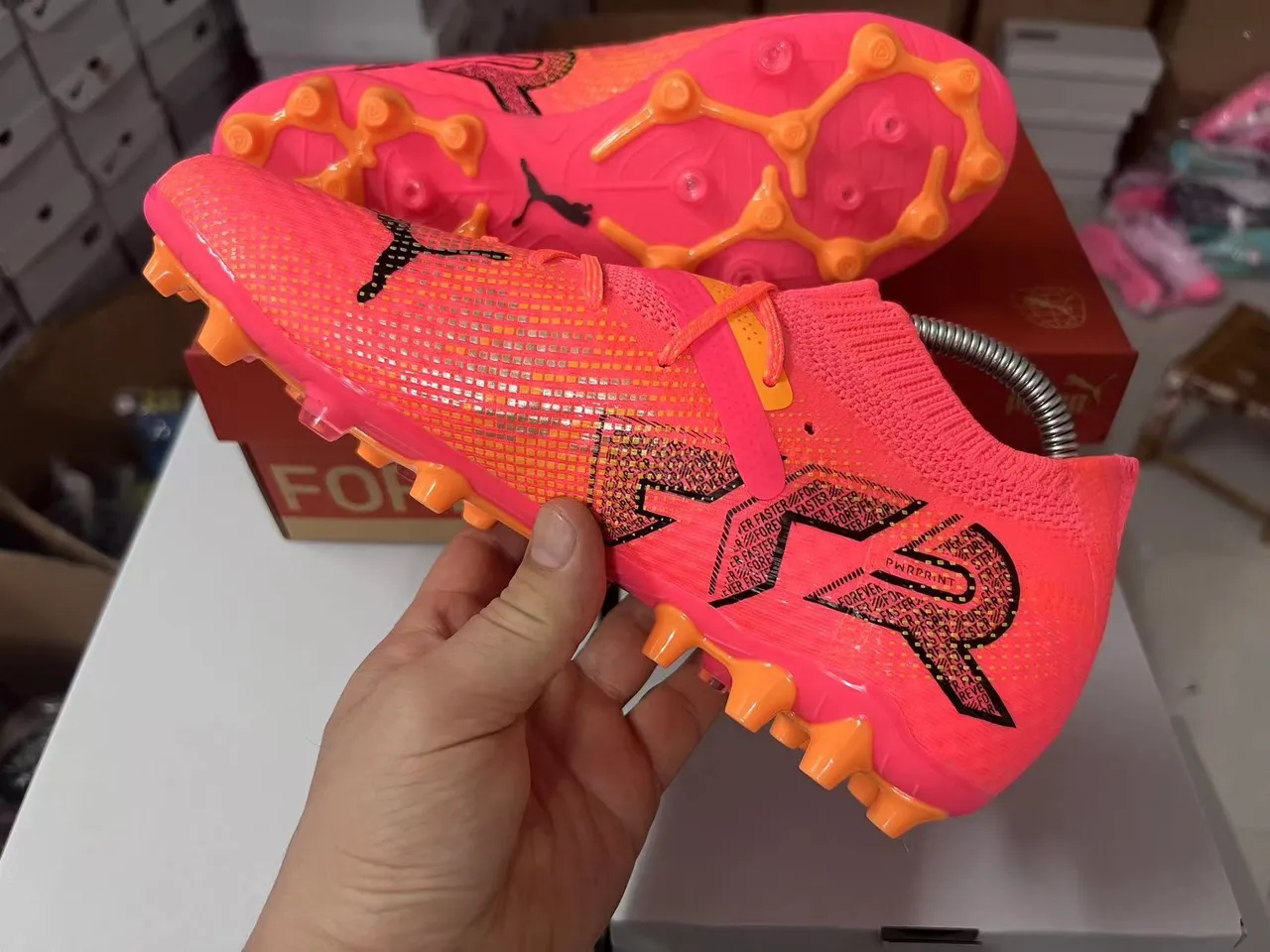 Puma Future Z Chaussures de football rose orange upper tricot sans couture lacets asymétriques terrain ferme 10