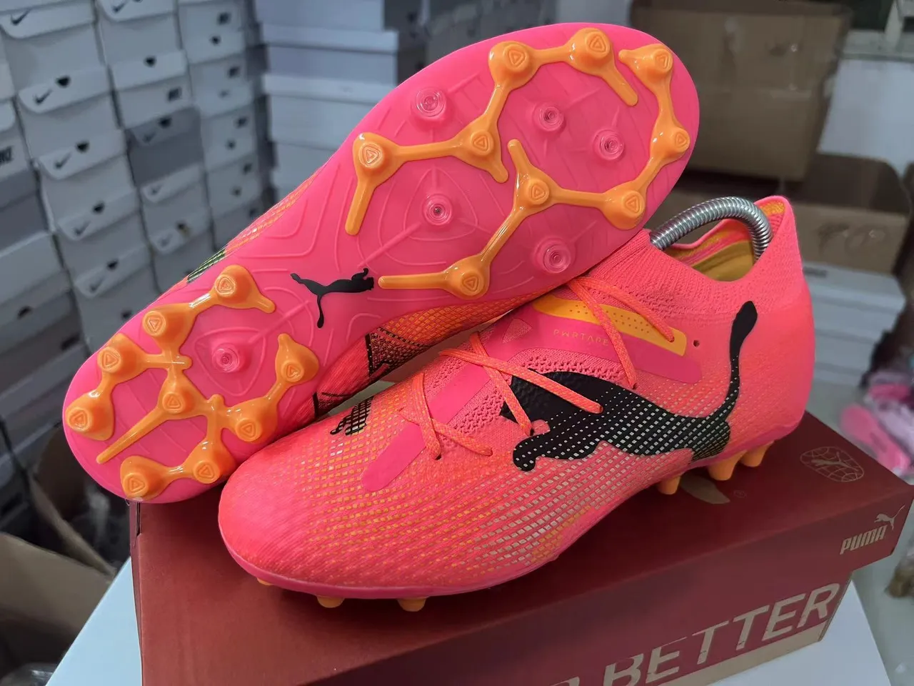Puma Future Z Chaussures de football rose orange upper tricot sans couture lacets asymétriques terrain ferme 13