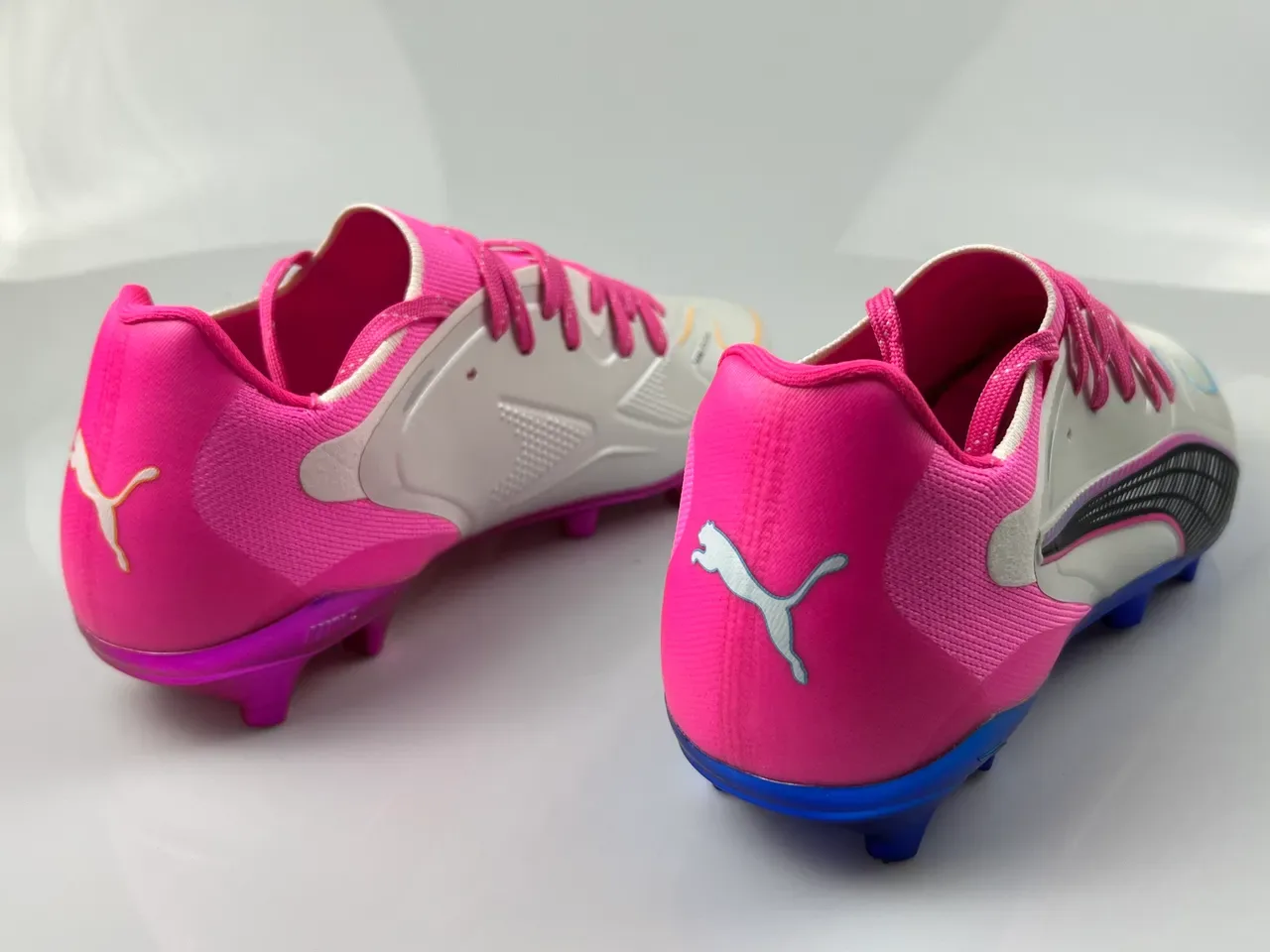Puma King Silver Pink Low-Cut Synthetic Upper Asymmetric Lacing Firm-Ground Soccer Shoes 2