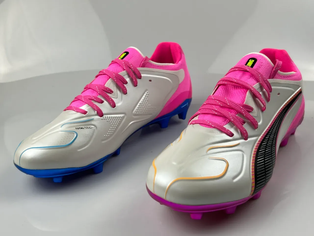 Puma King Silver Pink Low-Cut Synthetic Upper Asymmetric Lacing Firm-Ground Soccer Shoes 3