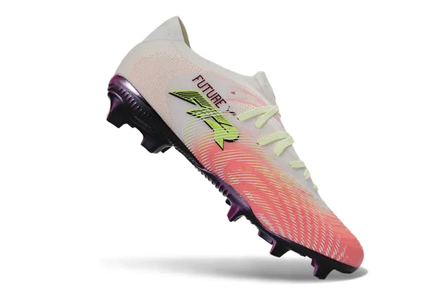 Puma Sapatos de futebol de corte baixo com upper sintético rosa roxo degradê de coral a branco para solo firme 3
