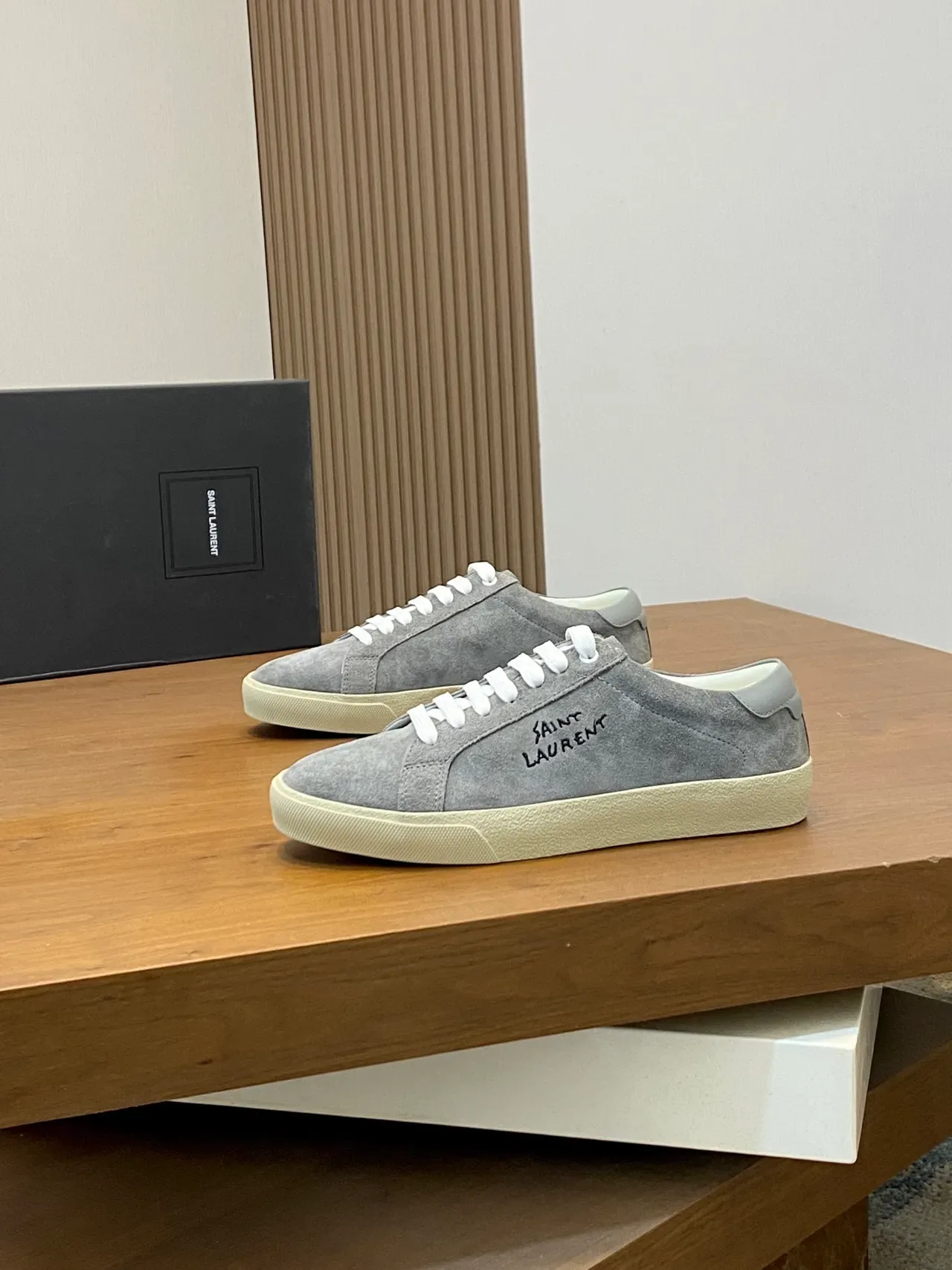 Saint Laurent Zapatillas Lifestyle Gris Ante Bordado Logo Lifestyle Sneakers 4