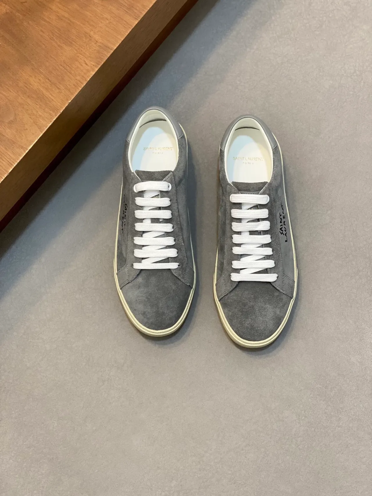 Saint Laurent Zapatillas Lifestyle Gris Ante Bordado Logo Lifestyle Sneakers 5