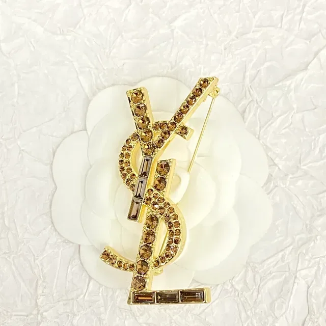Broche Saint Laurent Monogram doré marron cristal 3