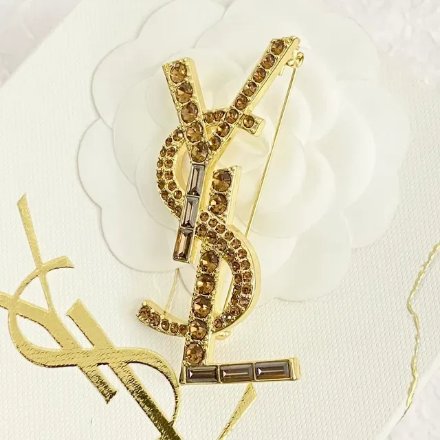 Broche Saint Laurent Monogram doré marron cristal 5