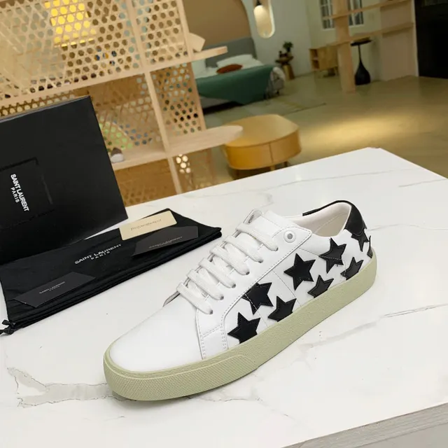 Saint Laurent sneakers lifestyle blancs noirs en cuir supérieur avec appliqués étoile 5