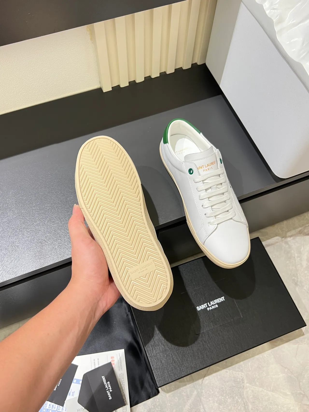 Saint Laurent Blanc Vert Cuir Supérieur Broderie Logo à la Main Baskets Lifestyle 4