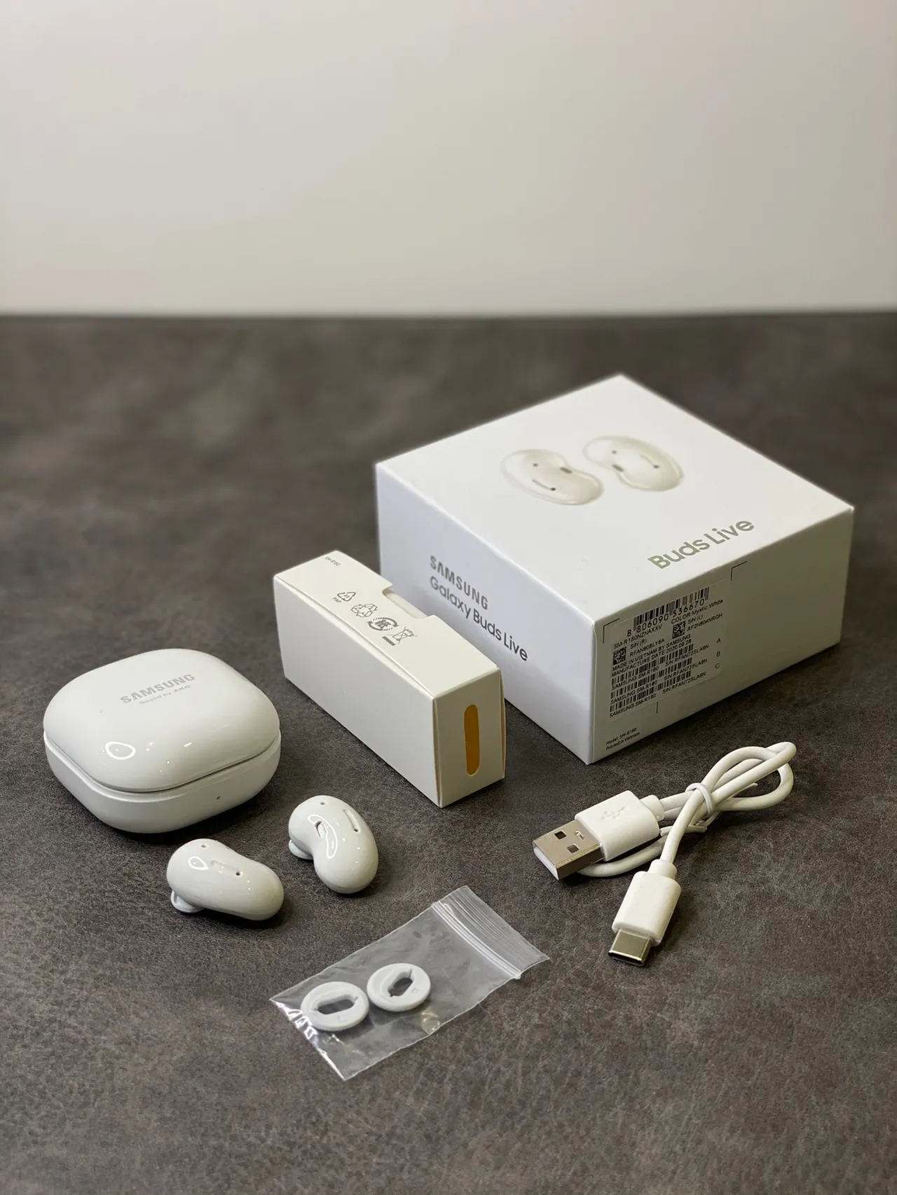 Samsung Buds Live White Beige Bean-Shaped Compact Charging Case TWS Earbuds 3