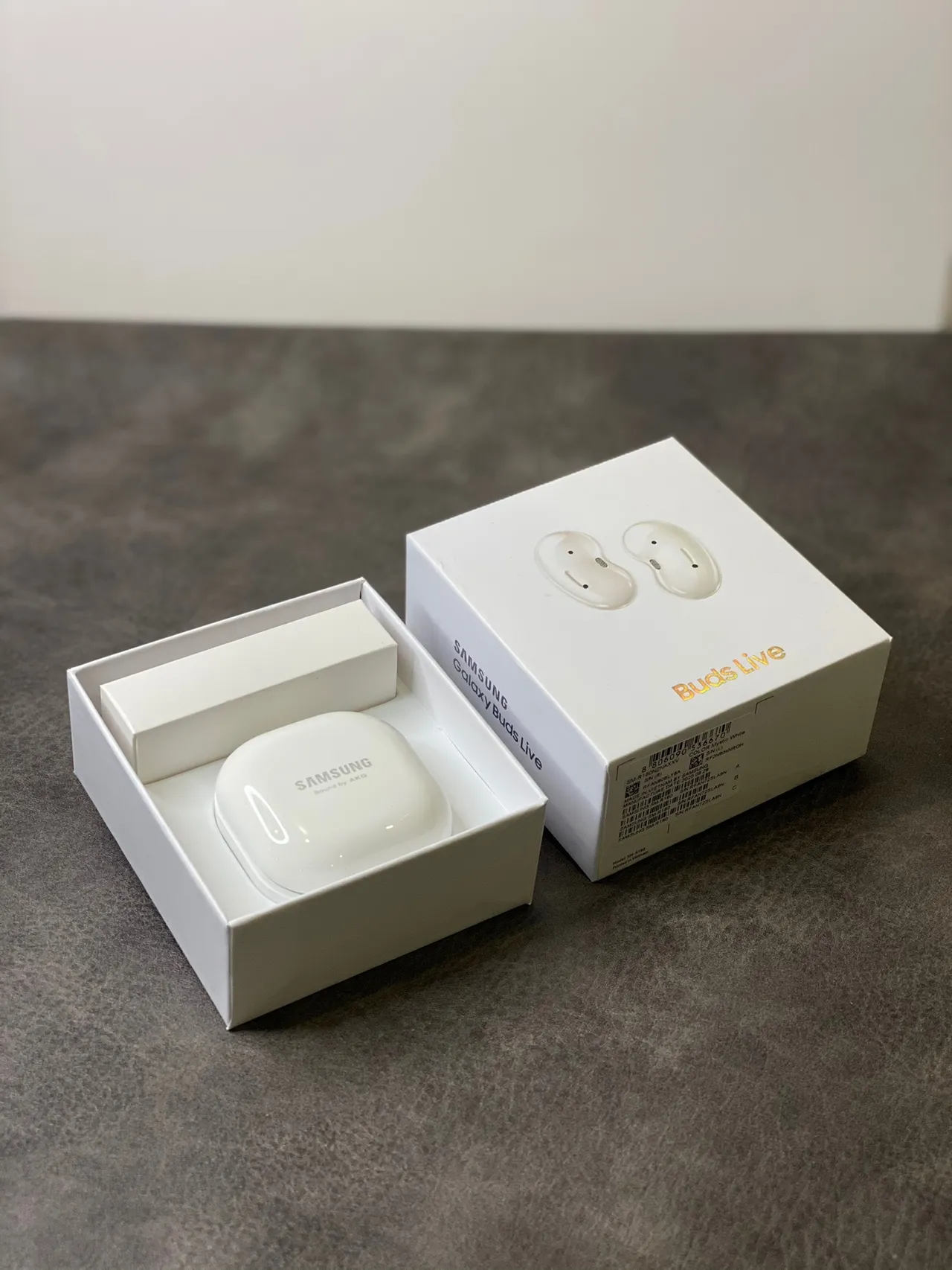 Samsung Buds Live White Beige Bean-Shaped Compact Charging Case TWS Earbuds 8