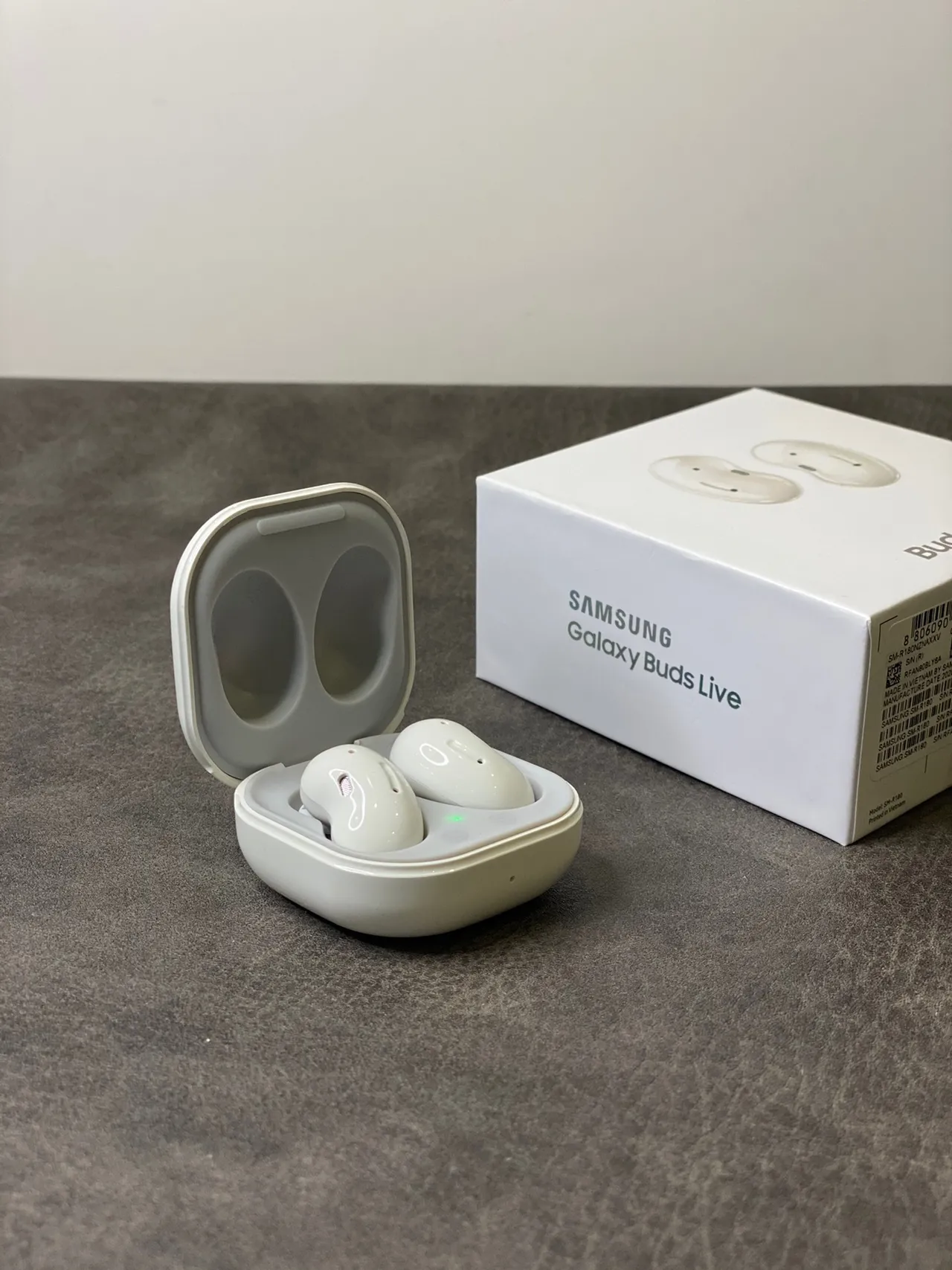 Samsung Buds Live White Beige Bean-Shaped Compact Charging Case TWS Earbuds 9