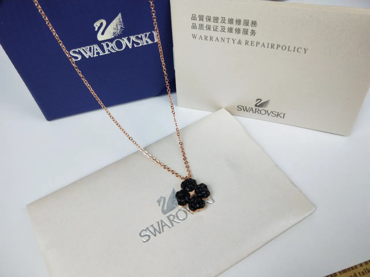 Swarovski Collier fleur de cristal noir 5