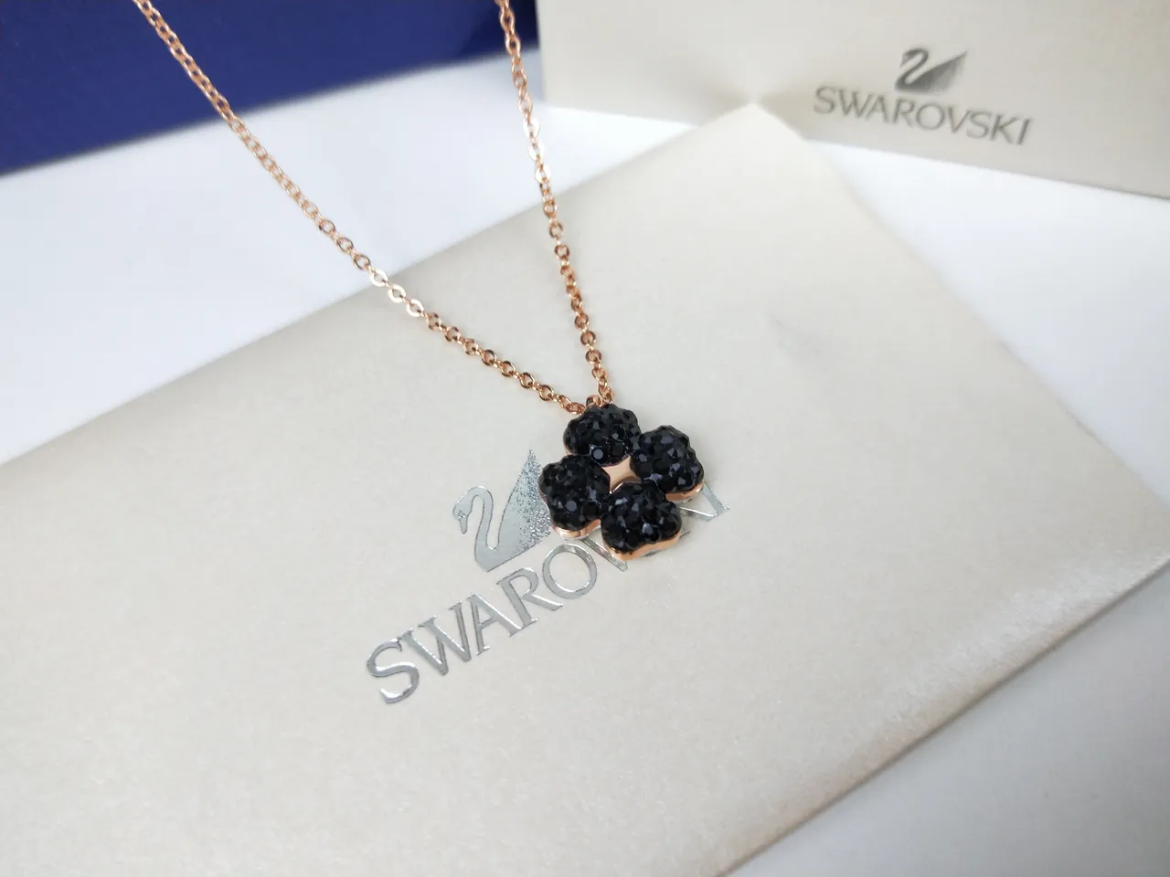 Swarovski Collier fleur de cristal noir 6