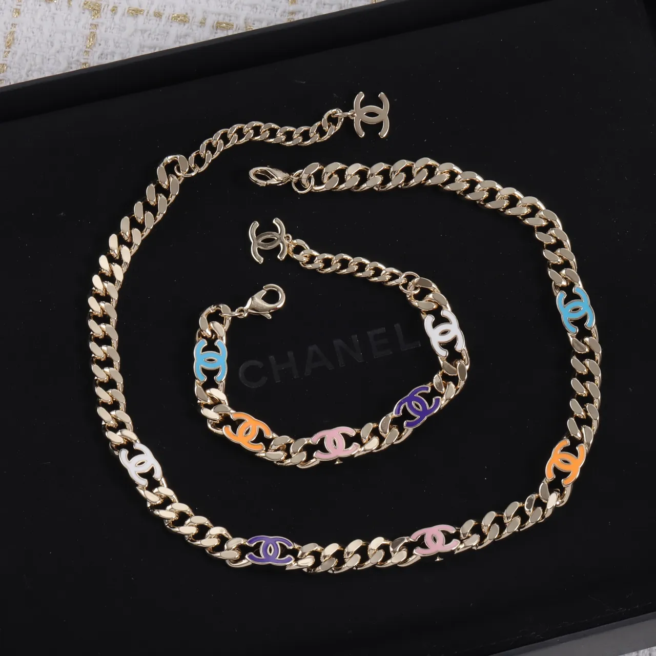 Tiffany & Co. Collier à maillons dorés, rose et gemmes transparentes 8