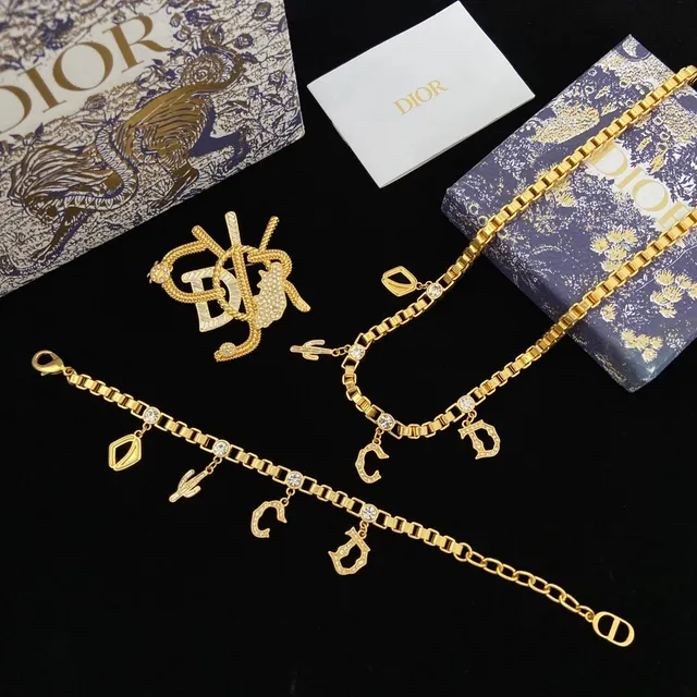 Tiffany & Co. Collier à maillons dorés, rose et gemmes transparentes 13