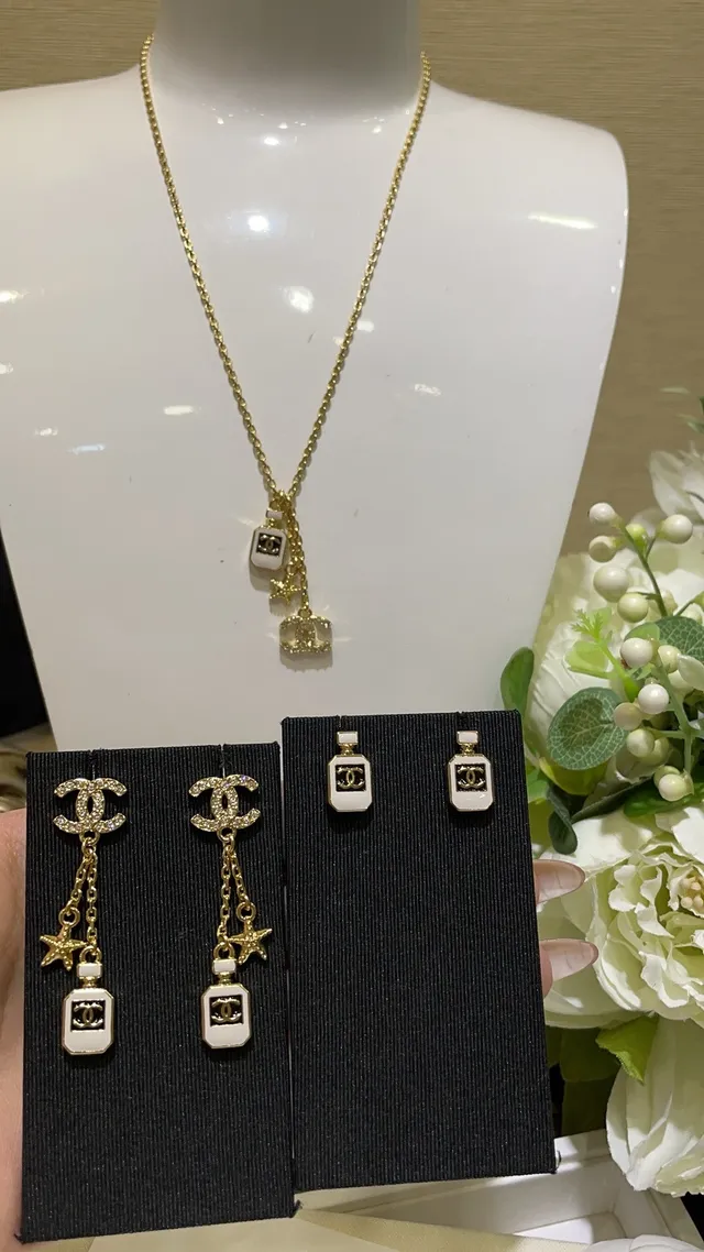 Tiffany & Co. Collier à maillons dorés, rose et gemmes transparentes 16