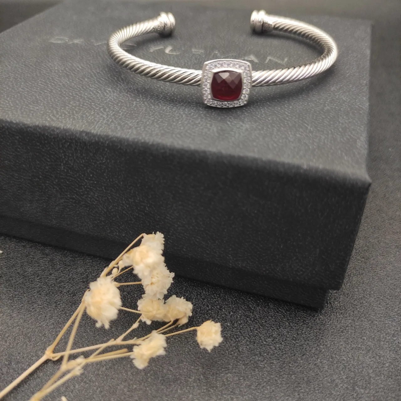 Tiffany & Co. HardWear Bracelet Carré avec Gemme Rouge et Diamants Pavé 4