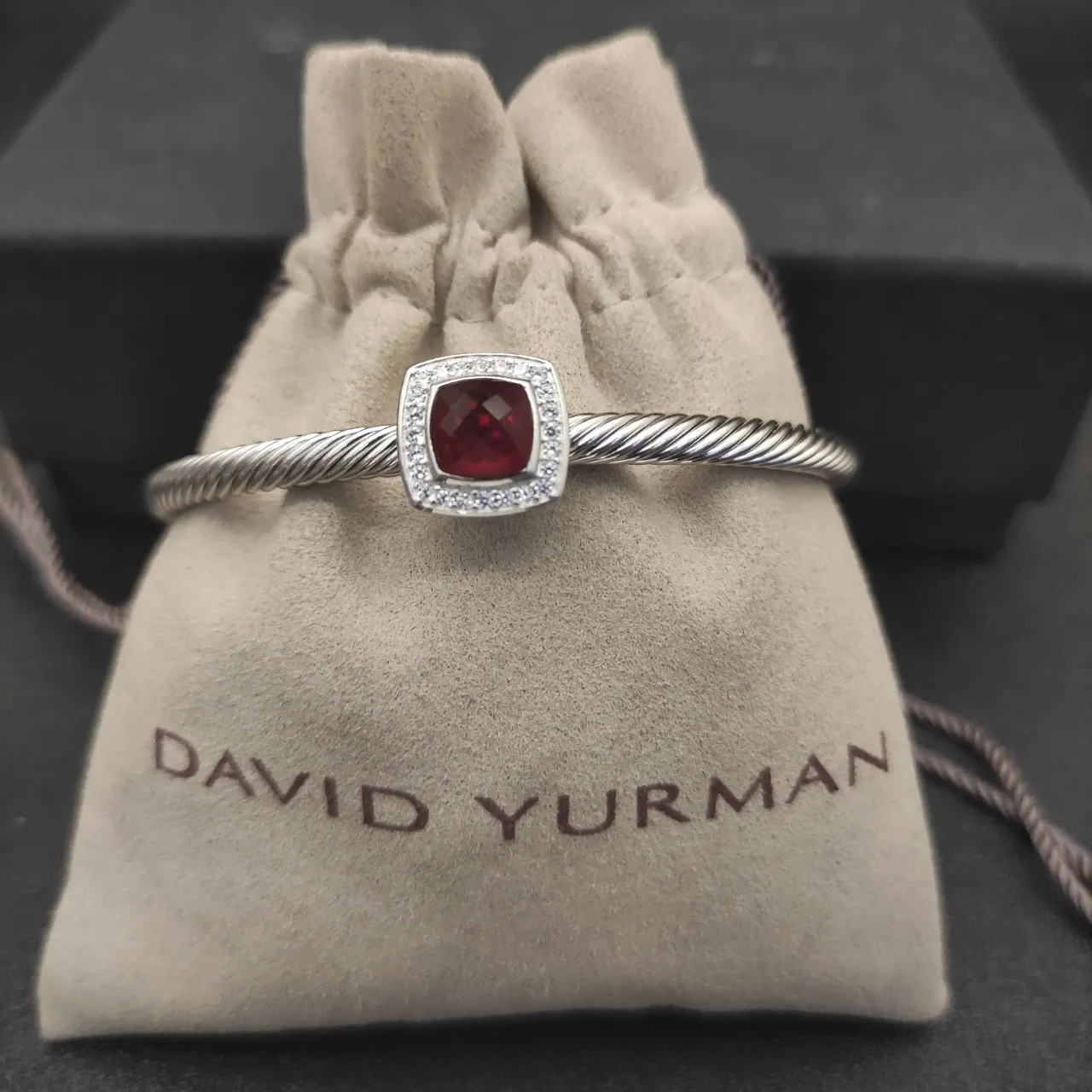 Tiffany & Co. HardWear Bracelet Carré avec Gemme Rouge et Diamants Pavé 5