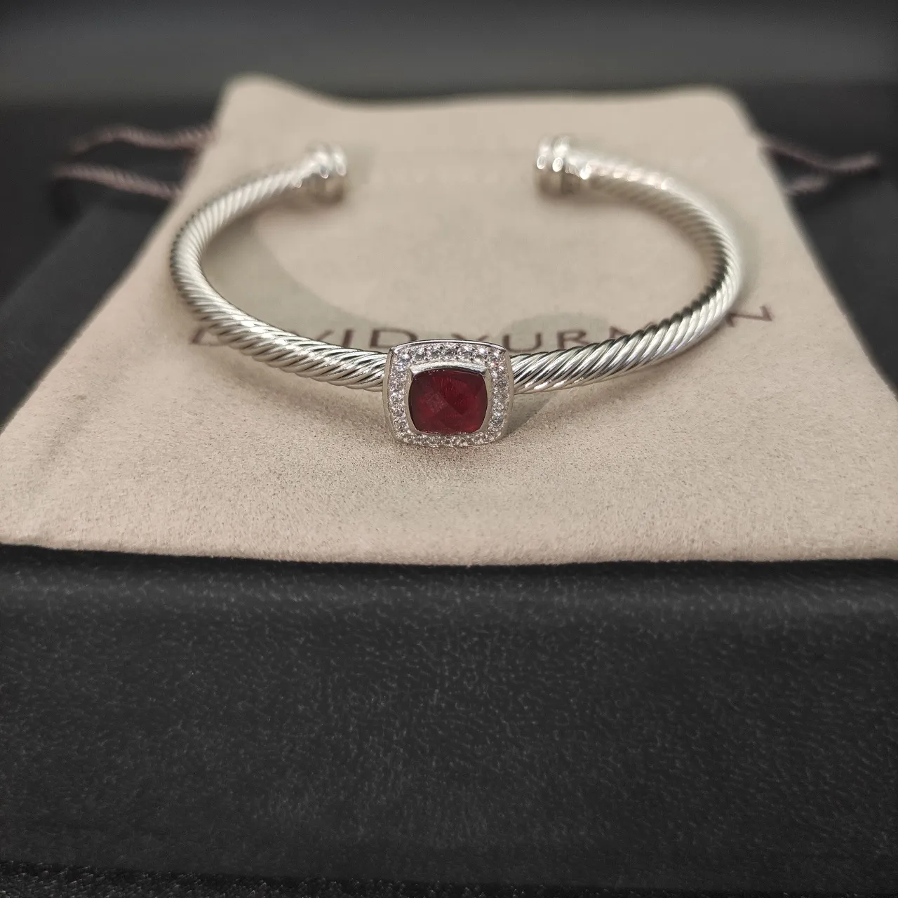 Tiffany & Co. HardWear Bracelet Carré avec Gemme Rouge et Diamants Pavé 6