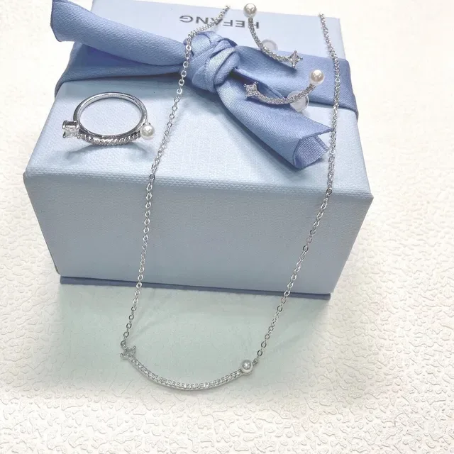 Tiffany & Co. Boucles d'oreilles Barre Courbe Perle et Diamants Pavé 7