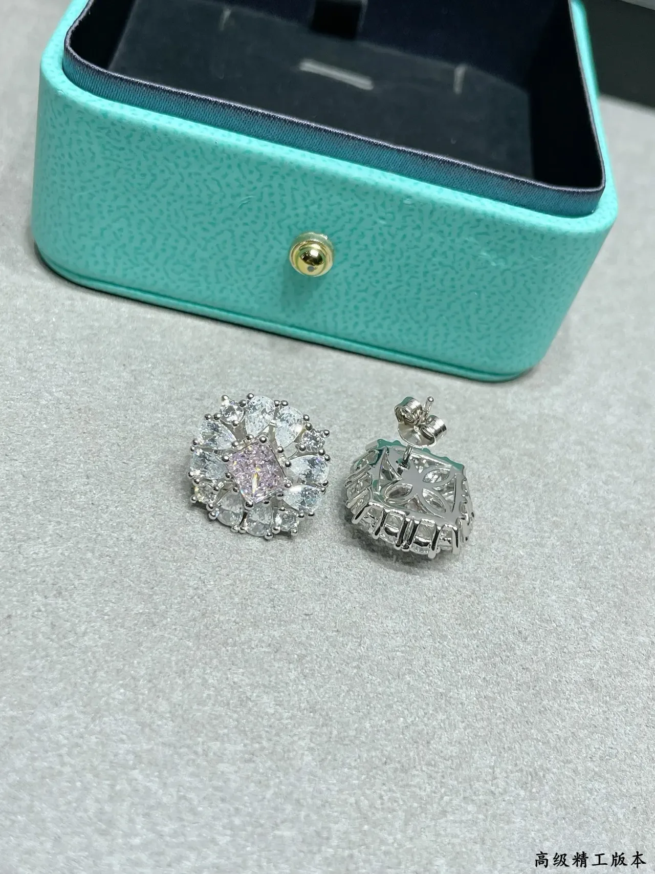 Tiffany & Co. Boucles d'oreilles Halo Floral Cluster en pierres roses et blanches 4