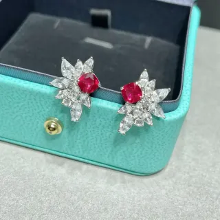Tiffany & Co. Boucles d'oreilles à tige florales en rubis et diamants