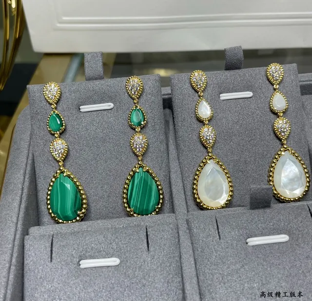 Tiffany & Co. Or vert boucles d'oreilles à trois étages en malachite 8
