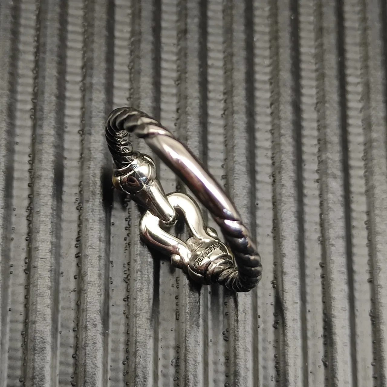Tiffany & Co. HardWear Anel de Prata e Ouro com Banda Trançada de Cabo e Motivo de Dupla Fivela 4