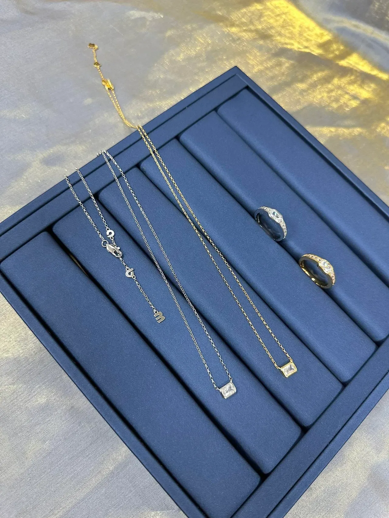 Tiffany & Co. Navy Silver Pierre Centrale Taille Émeraude Pierres Baguette Bague 5