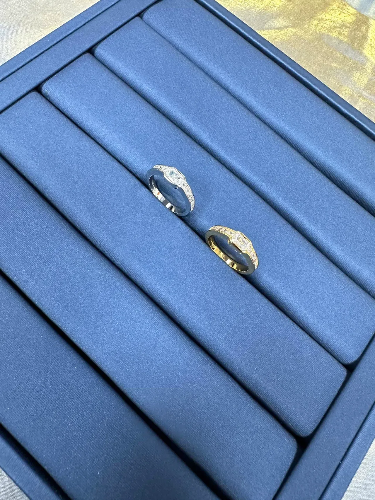 Tiffany & Co. Navy Silver Pierre Centrale Taille Émeraude Pierres Baguette Bague 7