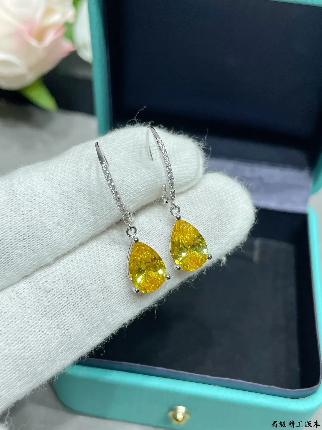 Tiffany & Co. Boucles d'oreilles avec gemme rose de coupe pear pavées de diamantes drop 3