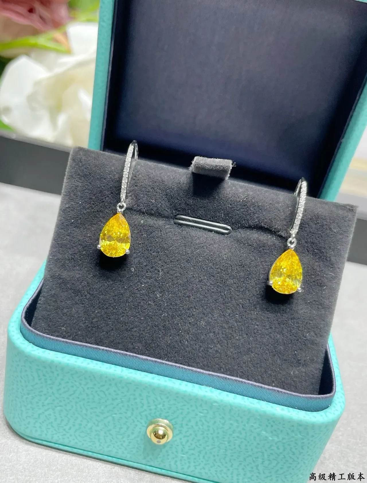 Tiffany & Co. Boucles d'oreilles avec gemme rose de coupe pear pavées de diamantes drop 8