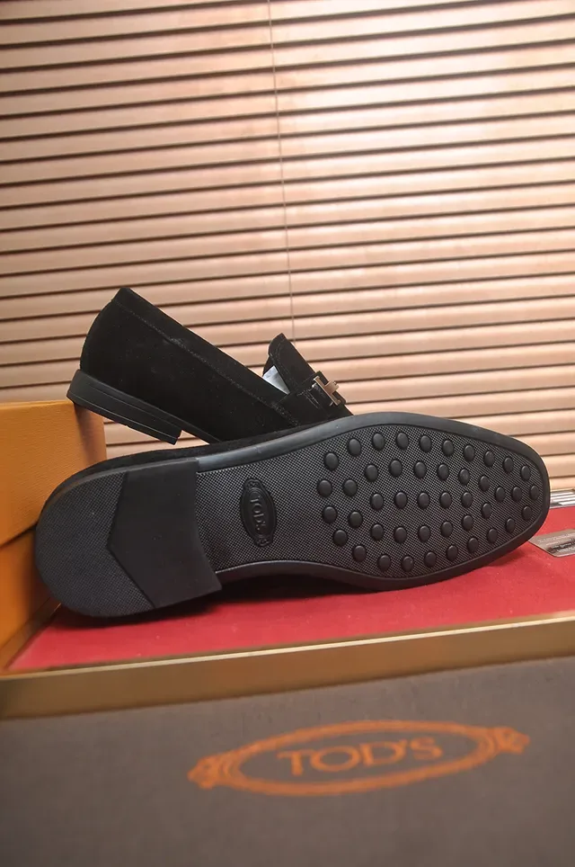 Mocassin Tod's en daim noir avec boucle métallique H-Bar argentée 3