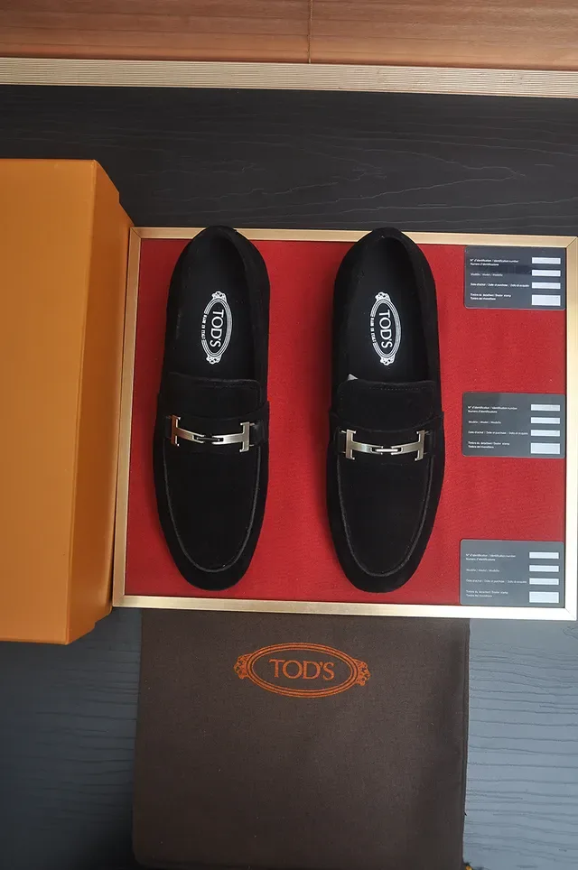 Mocassin Tod's en daim noir avec boucle métallique H-Bar argentée 5