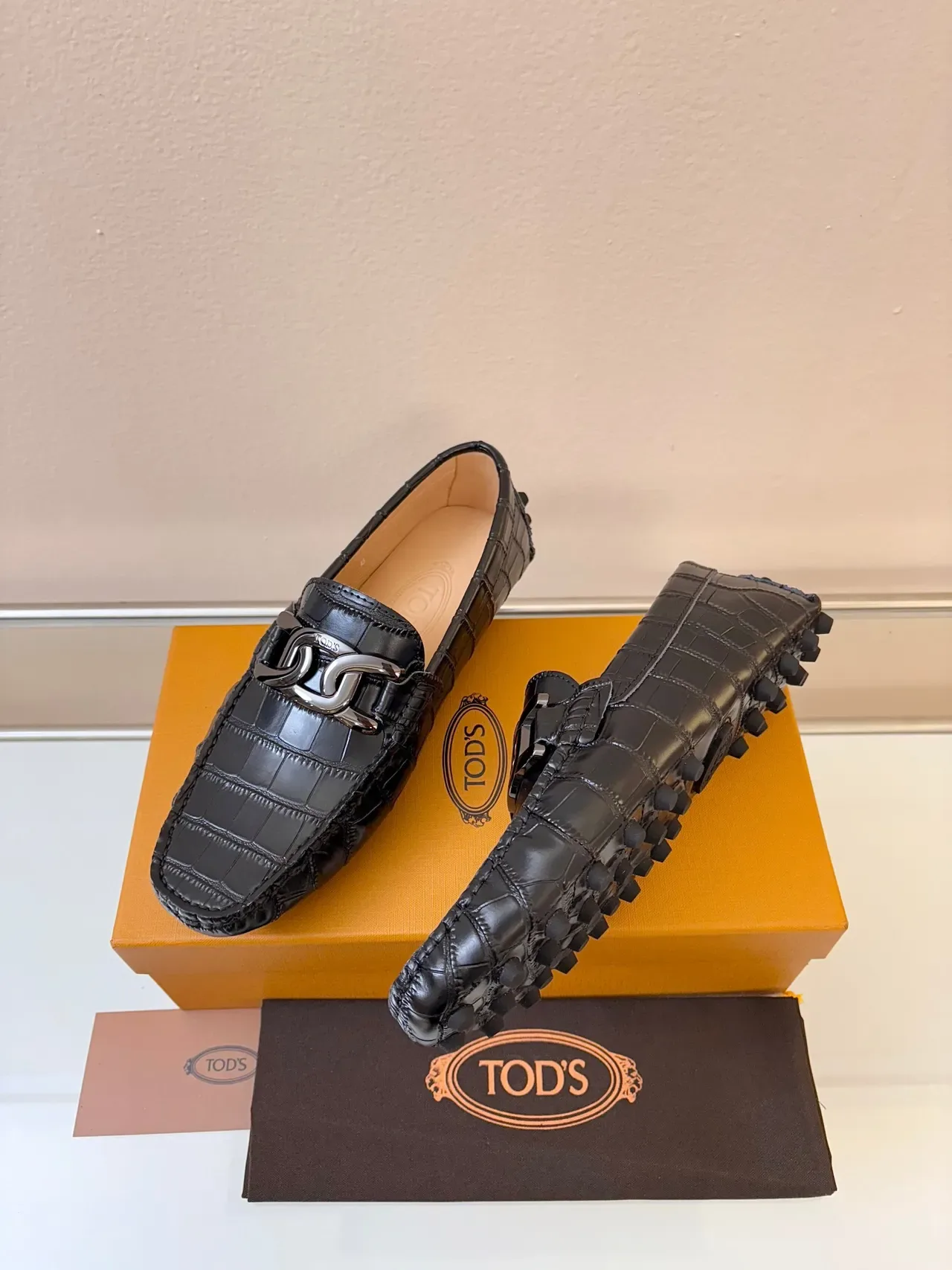 Mocassim Tod's Gommino Preto Marrom Couro de Crocodilo embossado com fivela metálica Horsebit 2