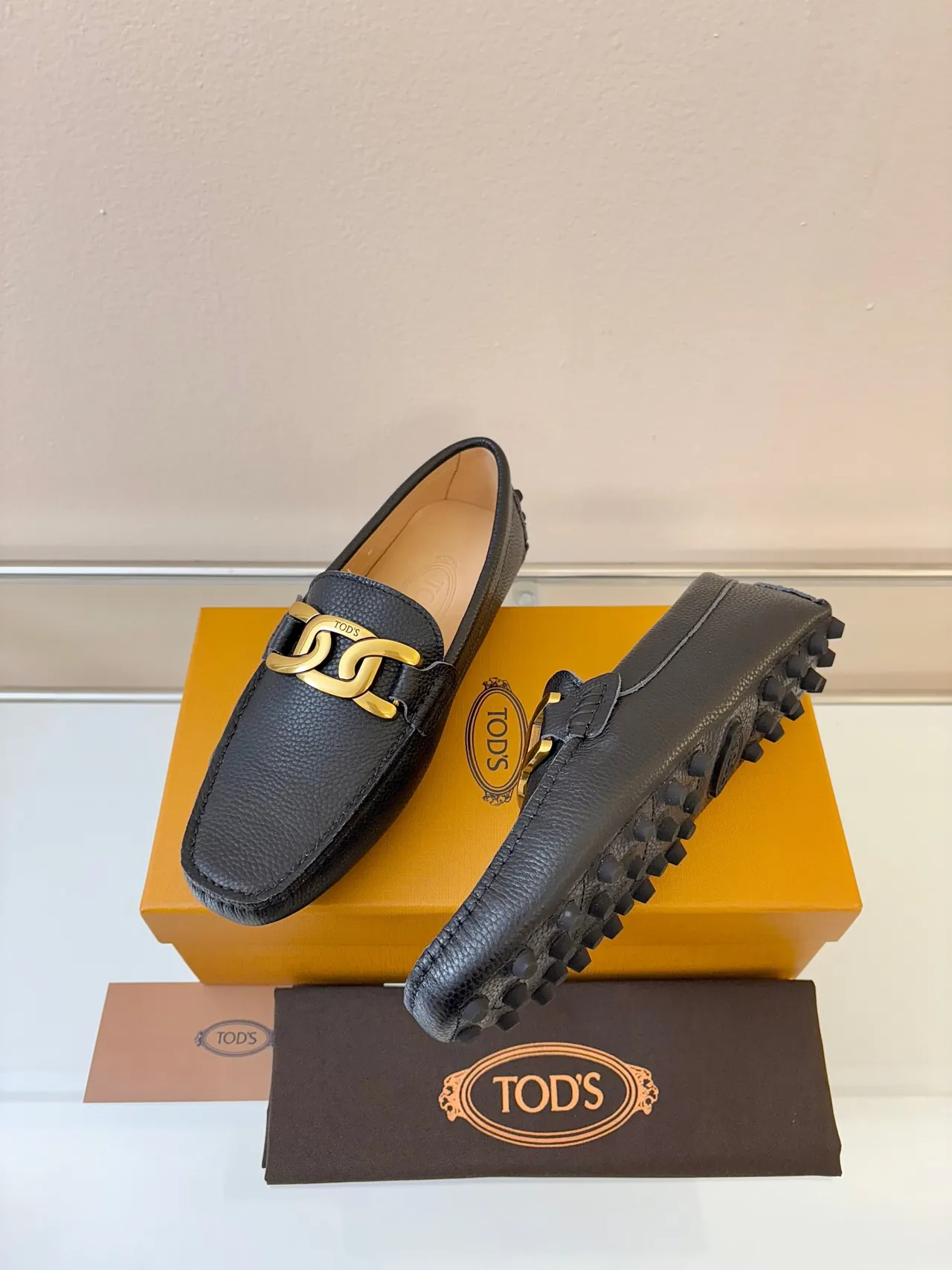 Tod's Horsebit Loafer أسود ذهبي جلد مقرمش إبزيم 2