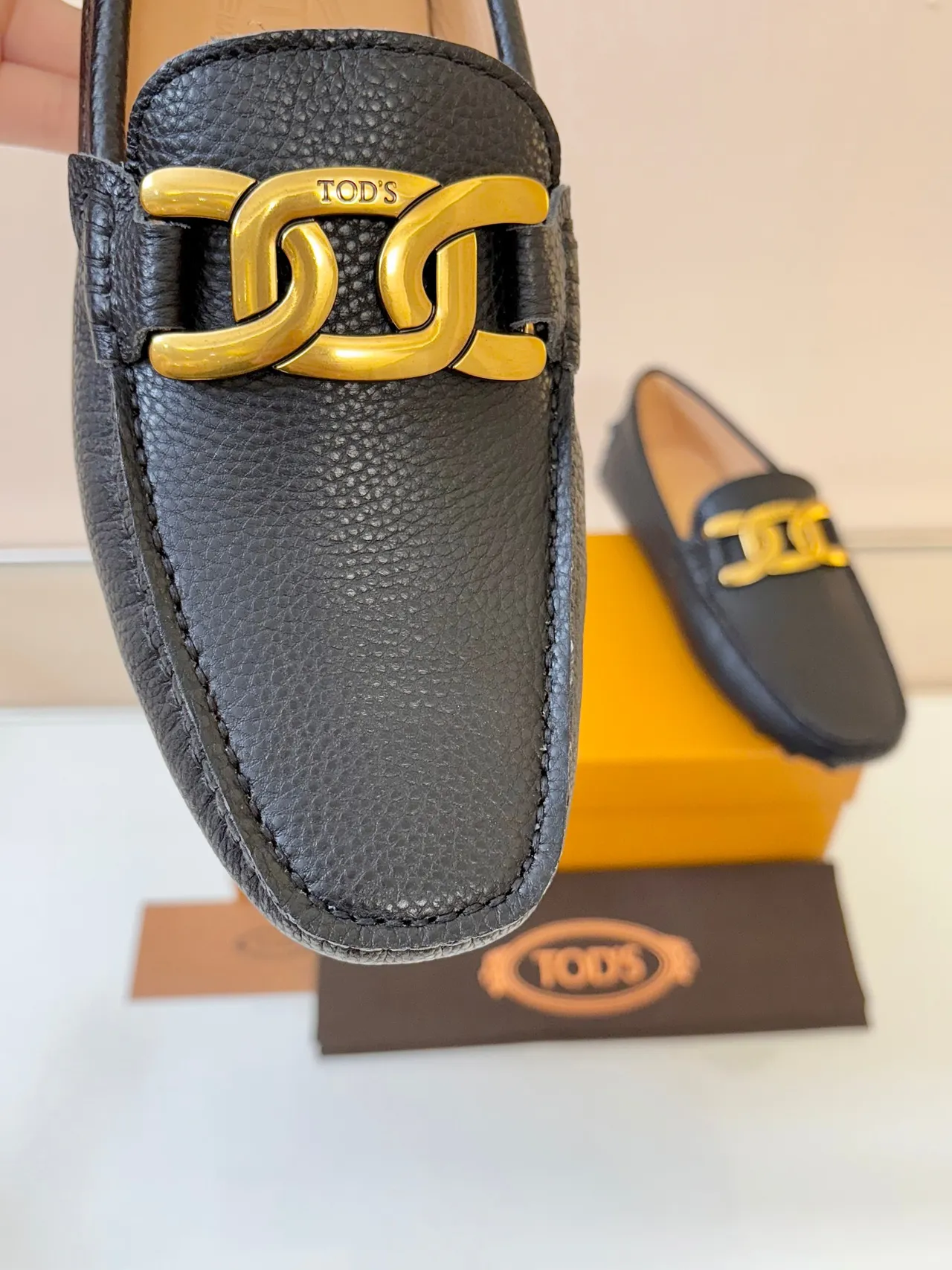 Tod's Horsebit Loafer أسود ذهبي جلد مقرمش إبزيم 3