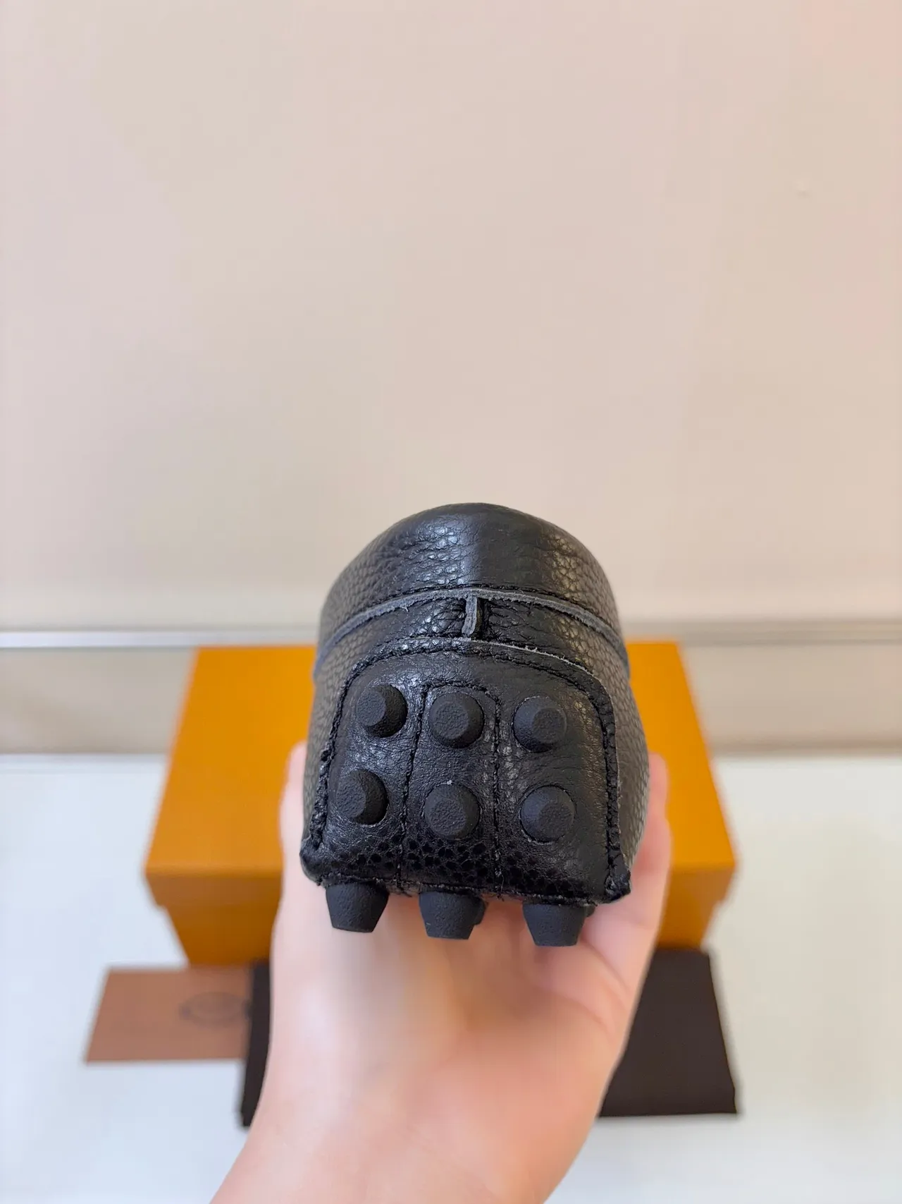 Tod's Horsebit Loafer أسود ذهبي جلد مقرمش إبزيم 4