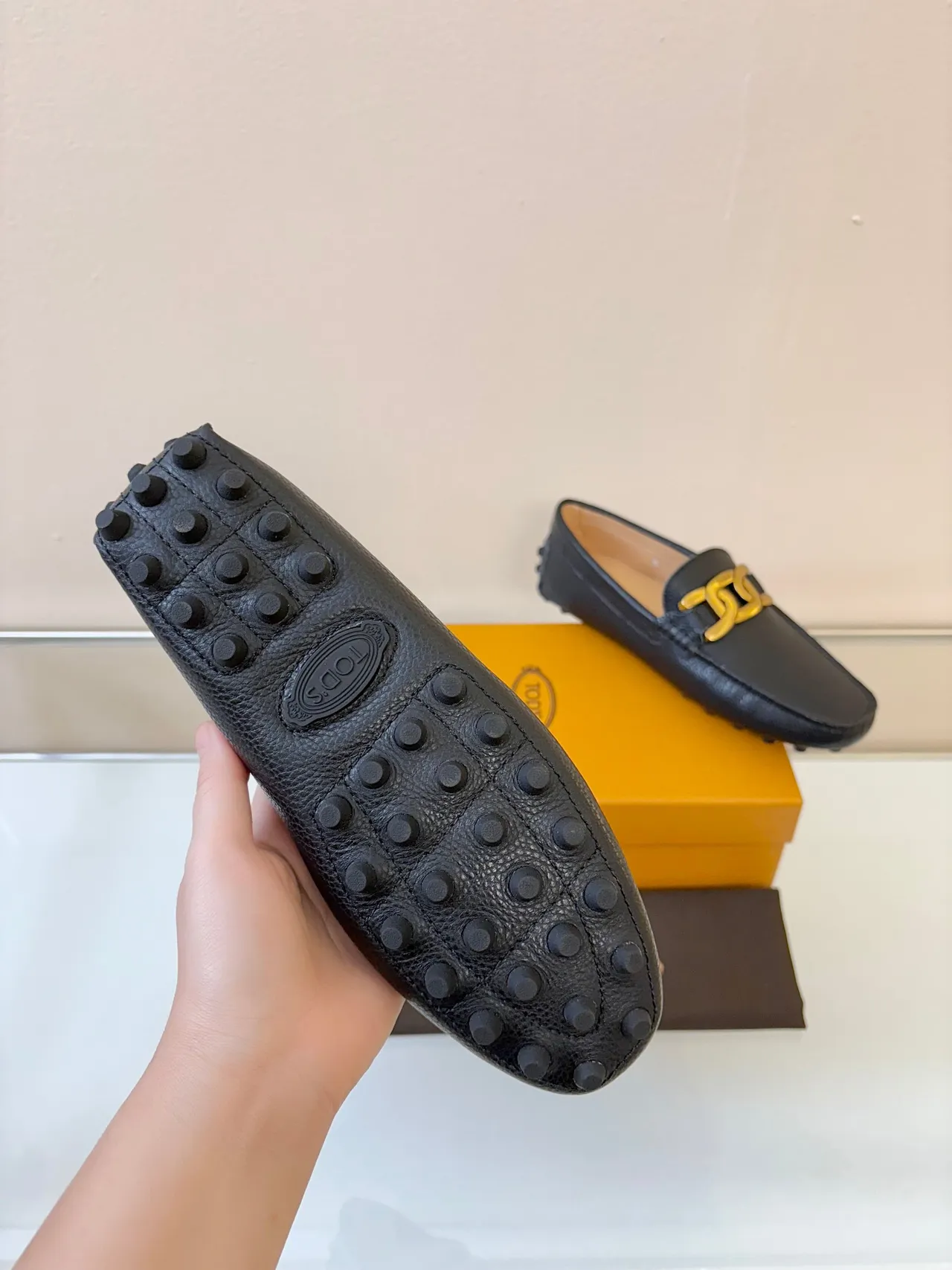 Tod's Horsebit Loafer أسود ذهبي جلد مقرمش إبزيم 5