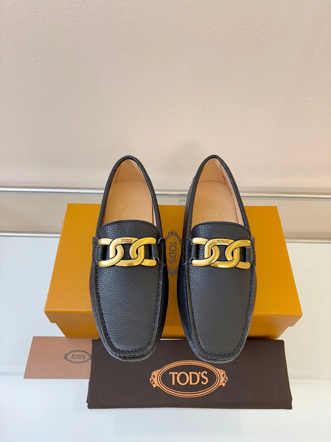 Tod's Horsebit Loafer أسود ذهبي جلد مقرمش إبزيم 6