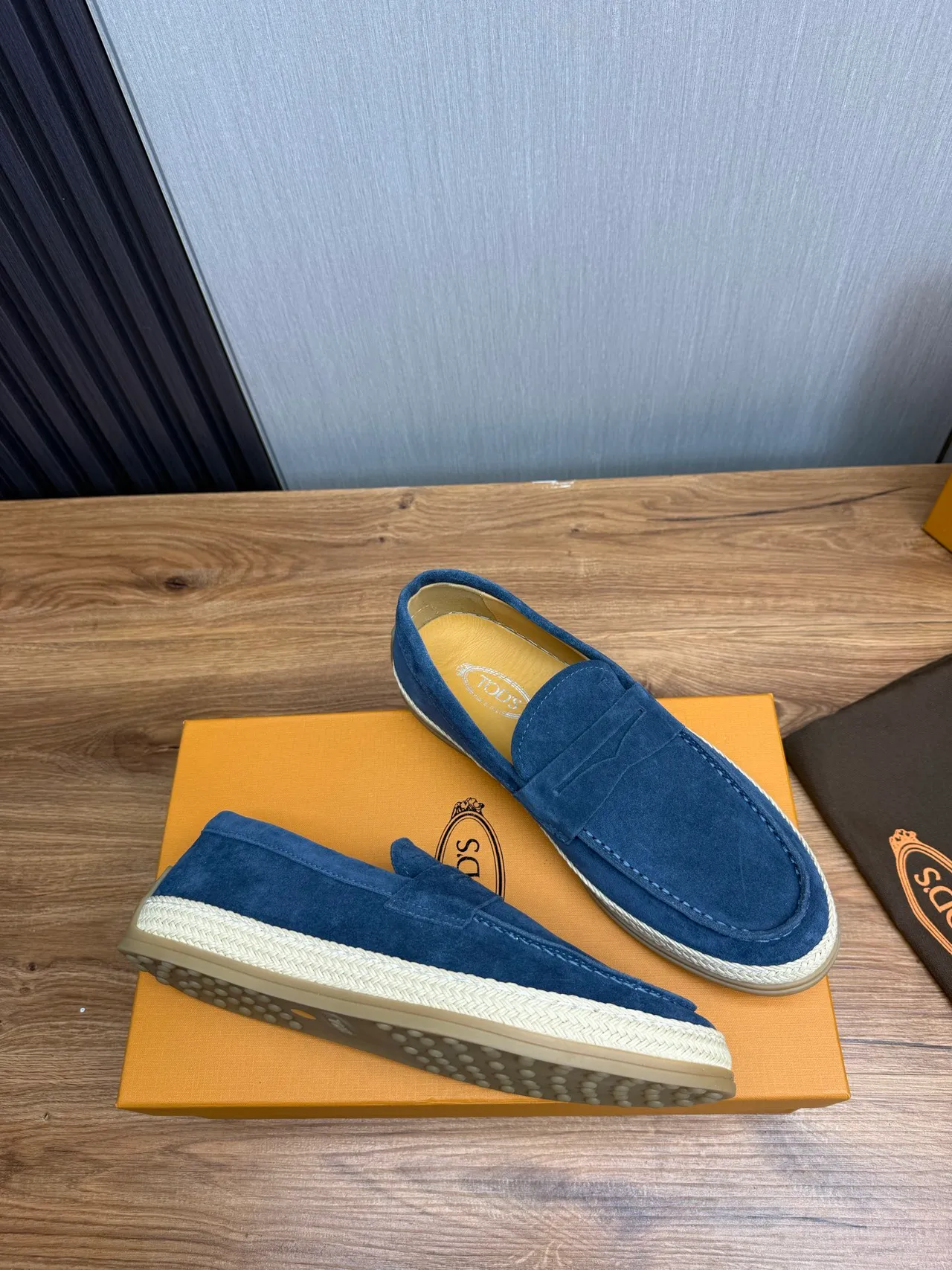 Tod's Gommino Loafer Haut en daim bleu beige Semelle tressée en esparto Loafer à bordure 6