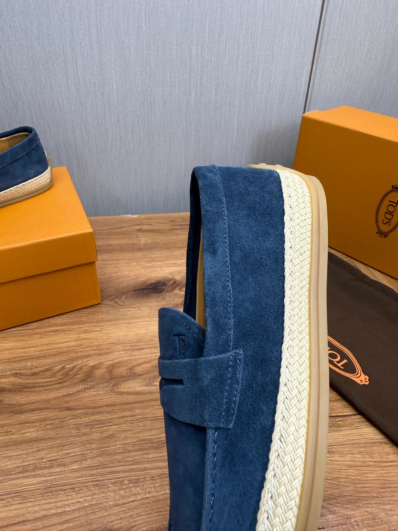 Tod's Gommino Loafer Haut en daim bleu beige Semelle tressée en esparto Loafer à bordure 9