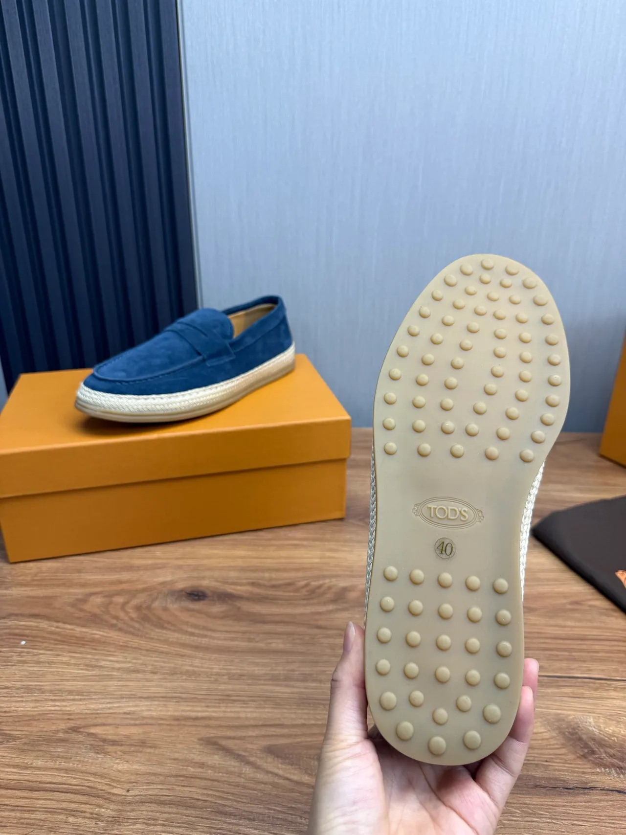 Tod's Gommino Loafer Haut en daim bleu beige Semelle tressée en esparto Loafer à bordure 10