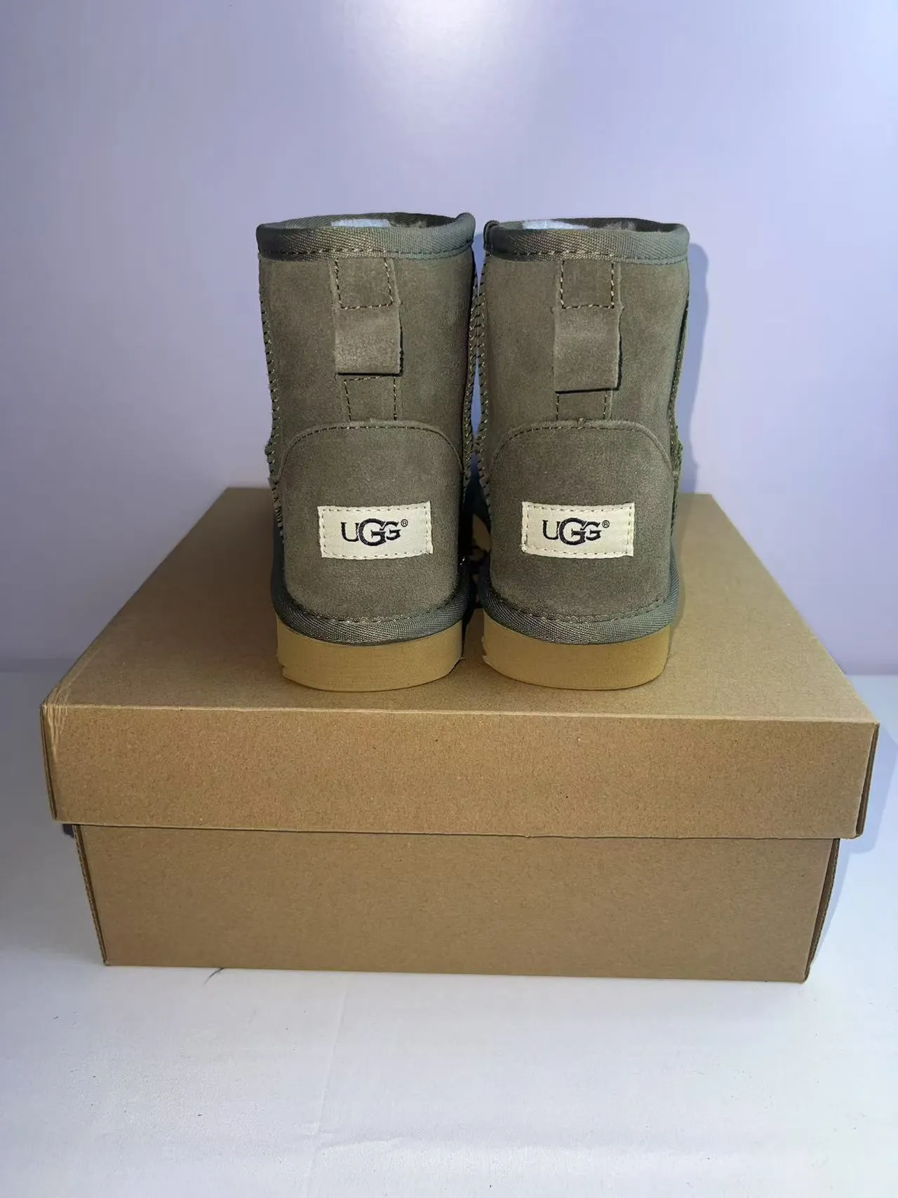 Bottes de neige UGG Army Green Beige suédine élastique sur les côtés 5
